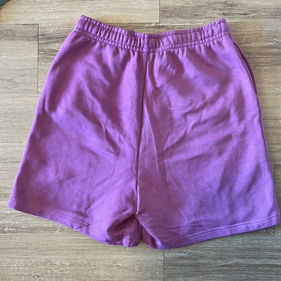 Nike Loose Fit Long Shorts - Picture 3 of 3